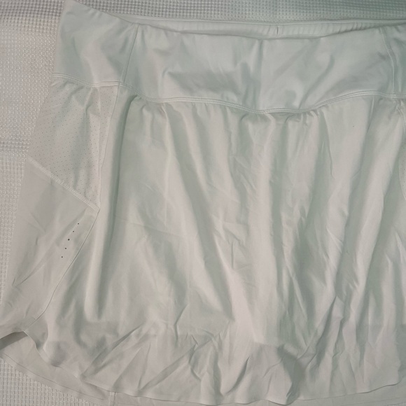 💌 Athleta RUN WITH IT SKORT 16" - Picture 6 of 9